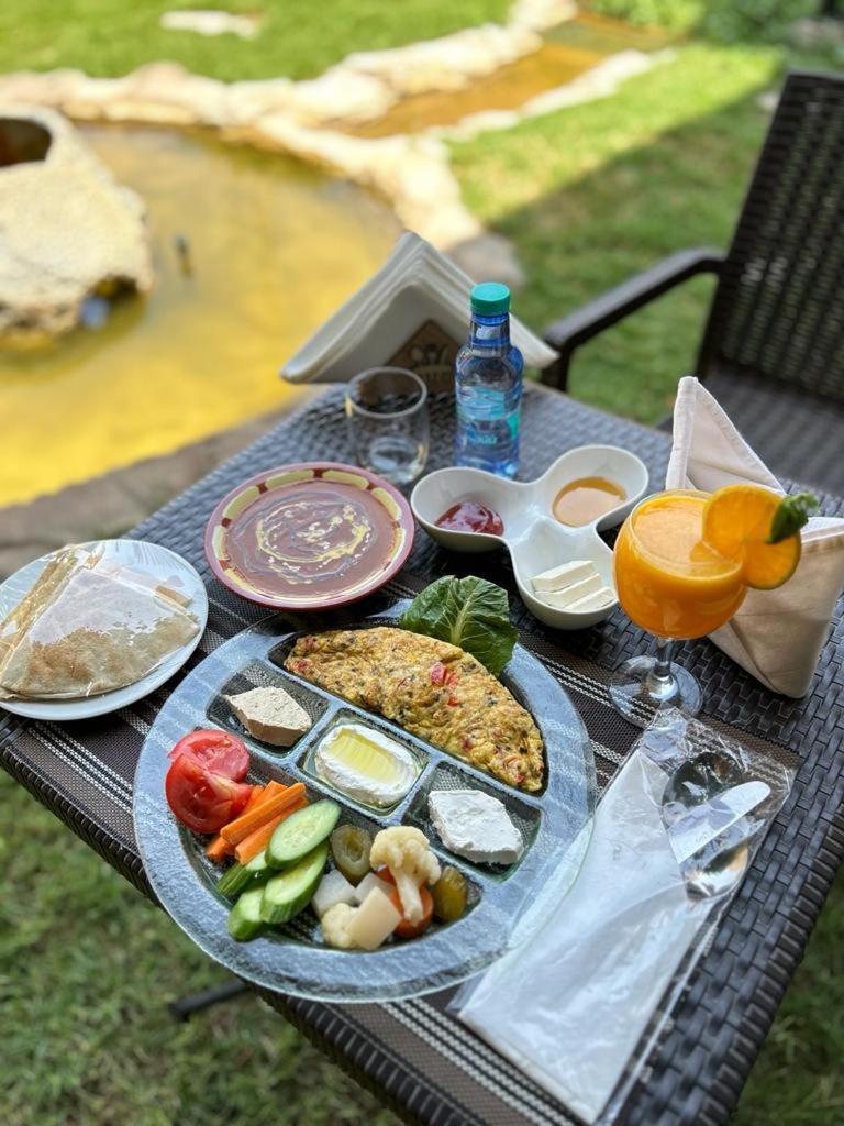 Onizah Hotel Unaizah Eksteriør billede